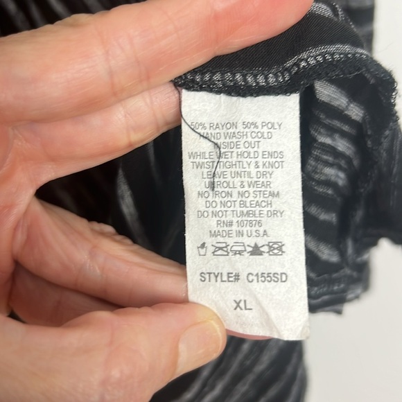 Comfy USA XL Black White Stripe Button Front Shark Bite Hem Tunic Top Lagenlook - Picture 9 of 9